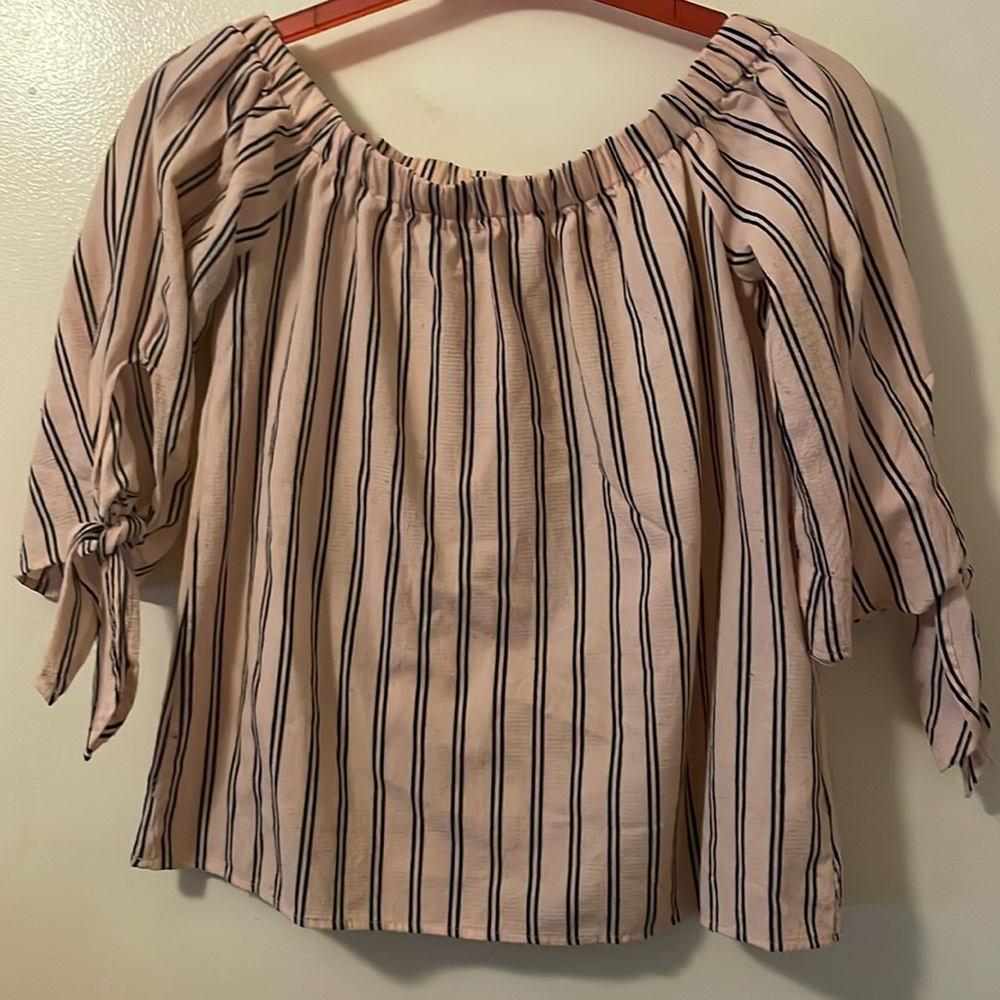 Pink Lily boutique size small off the shoulder top